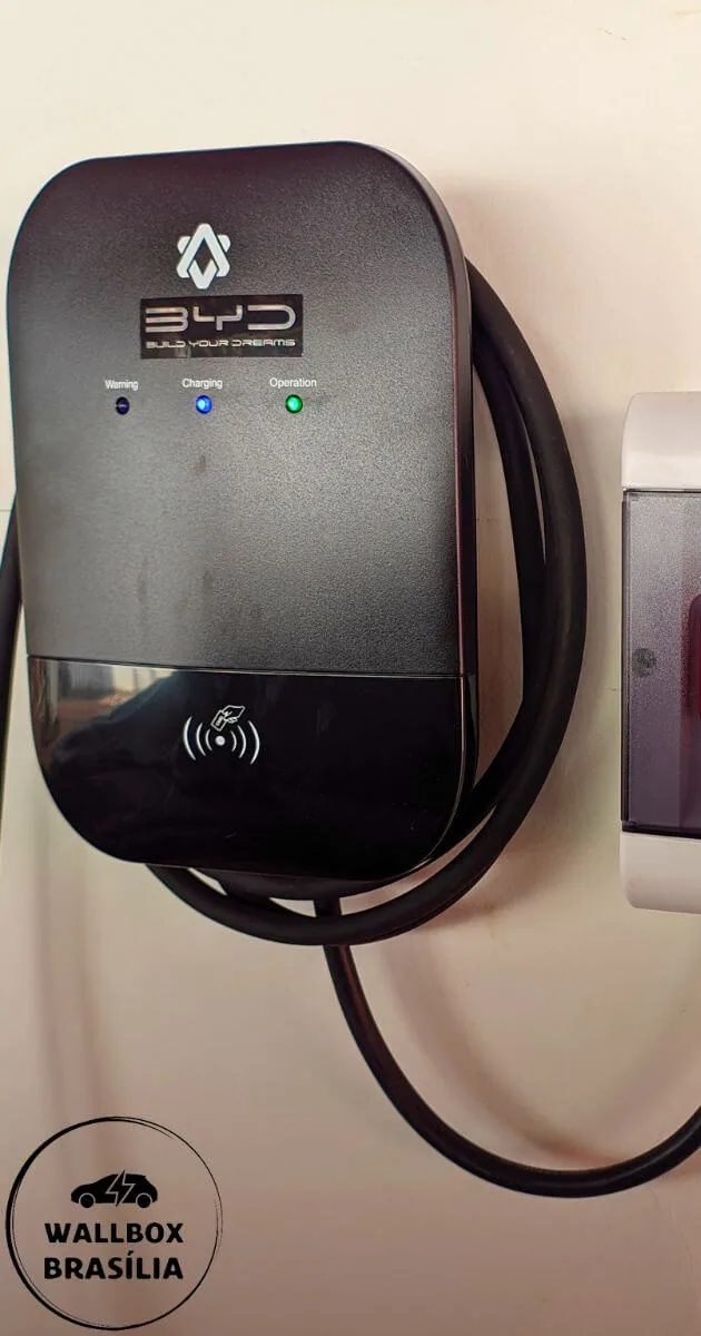 Instalação de carregador de carro elétrico em residência no Lago Norte, Brasília DF, com BYD