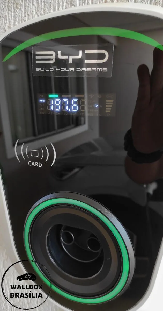 Instalação de carregador de carro elétrico em residência no Lago Norte, Brasília DF, com BYD