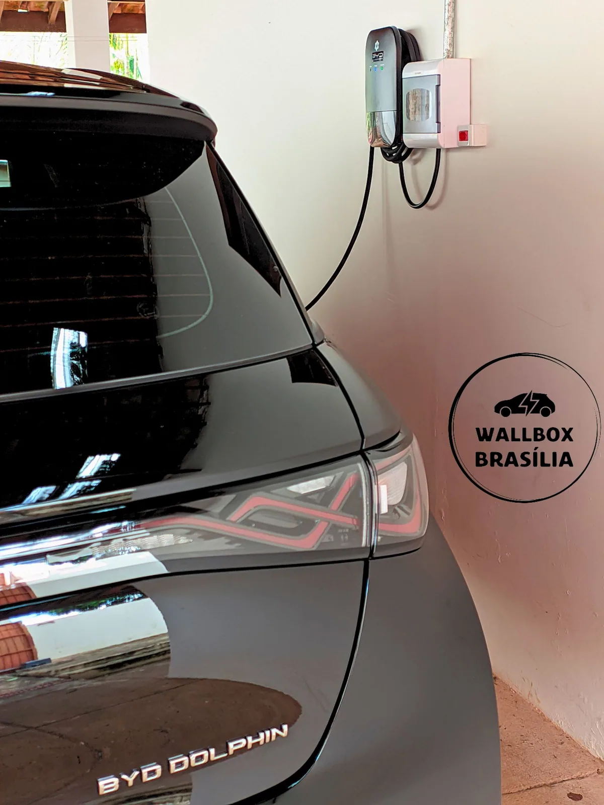 Instalação de carregador de carro elétrico em residência no Lago Norte, Brasília DF, com BYD Dolphin