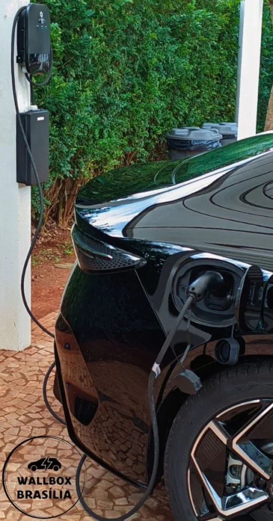 Instalação de carregador de carro elétrico em residência no Lago Sul, Brasília DF, com BYD Dolphin