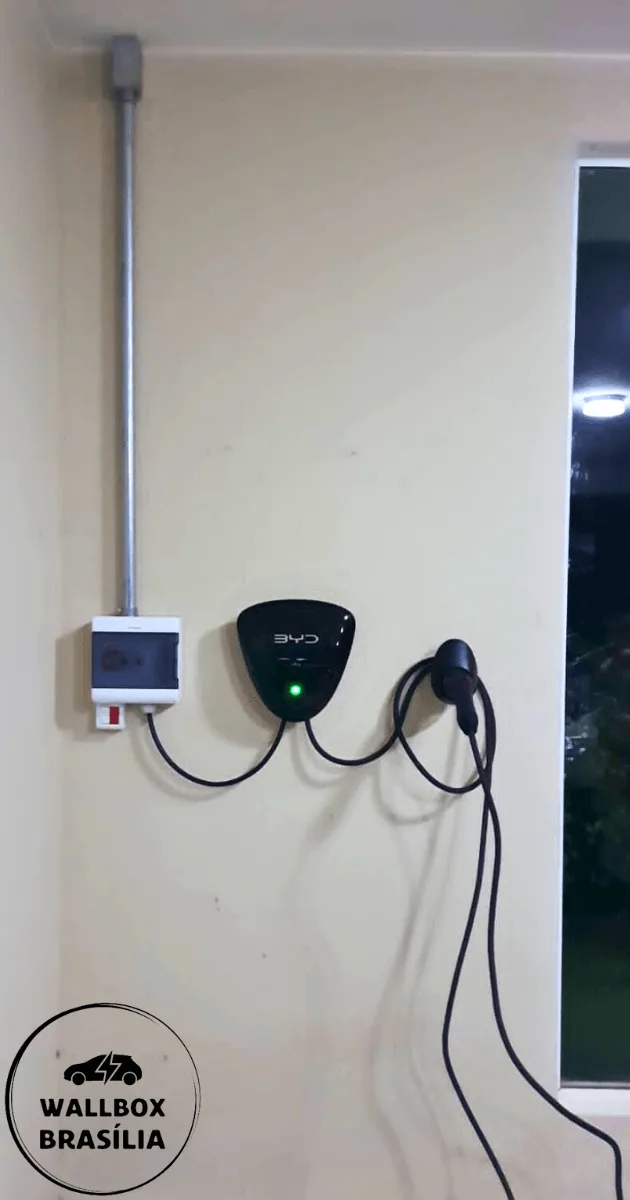Instalação de carregador de carro elétrico em residência no Park Way, Brasília DF, com BYD Dolphin