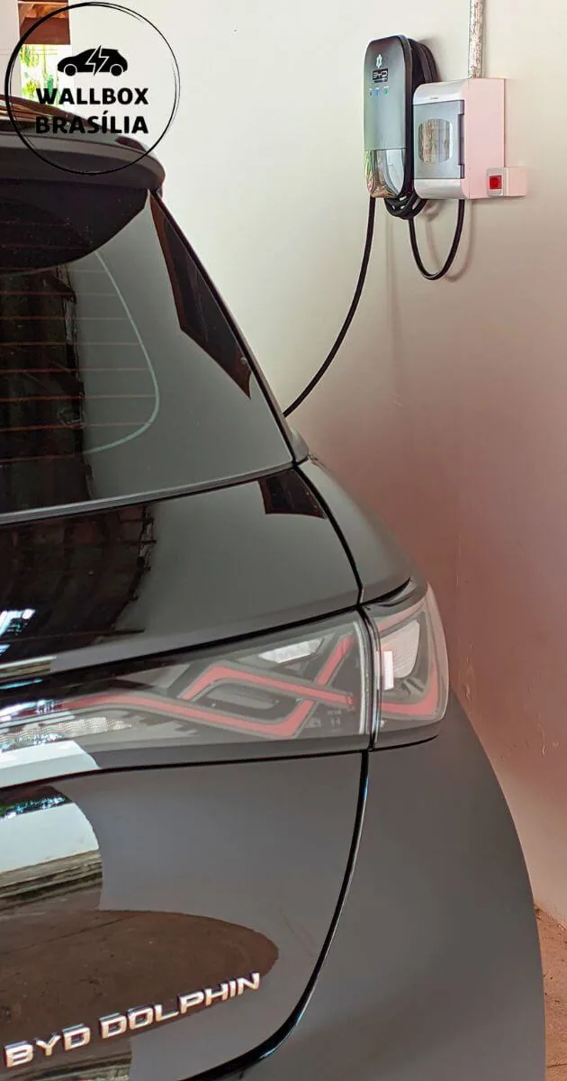 Instalação de carregador de carro elétrico em residência no Lago Norte, Brasília DF, com BYD Dolphin