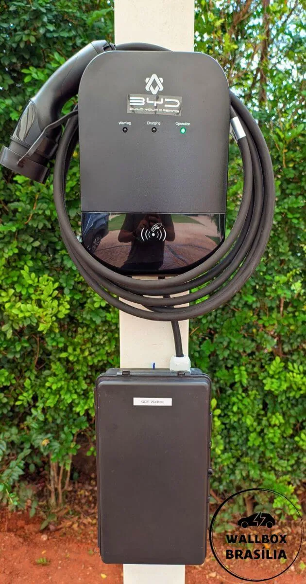 Instalação de carregador de carro elétrico em residência no Lago Sul, Brasília DF, com BYD