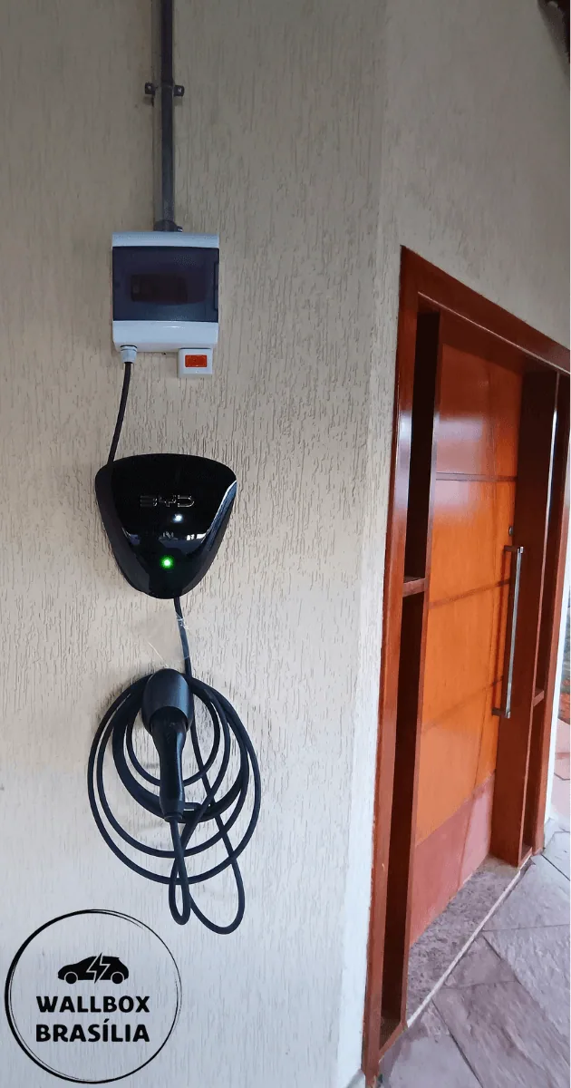 Instalação de carregador de carro elétrico em residência no Lago Sul, Brasília DF, com BYD Dolphin Mini